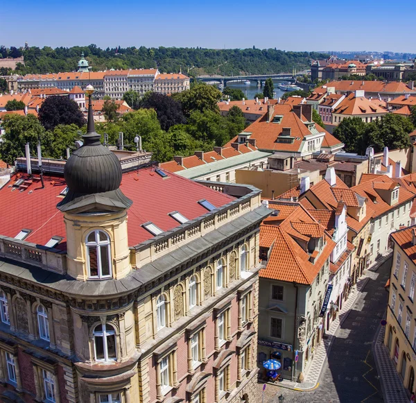 Prag, Tjeckien, den 10 juli, 2010. utsikt över staden en undersökning plattform — Stockfoto