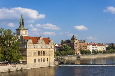Prague, Çek Cumhuriyeti, 10 Temmuz 2010. nehir banka vltava görünümünü