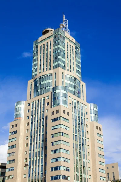 Moscova, Rusia, 30 august 2014. Detalii arhitecturale clădiri moderne pe bulevardul Akademik Saharov — Fotografie, imagine de stoc