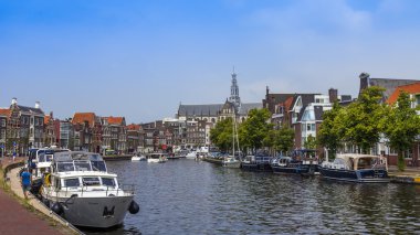 Haarlem, Hollanda-11 Temmuz 2014 tarihinde. tipik bir kent görünümü