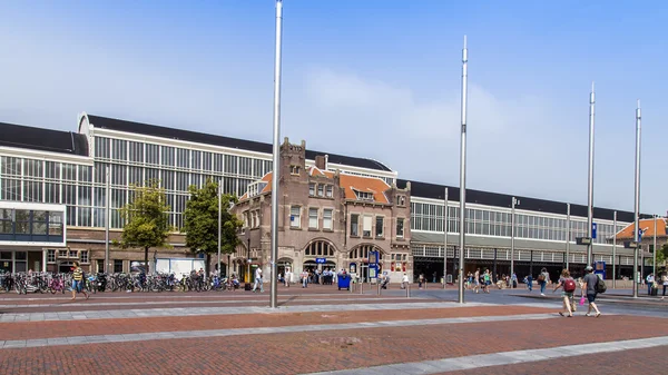 Haarlem, Nizozemsko, na 11 července 2014. železniční stanice — Stock fotografie