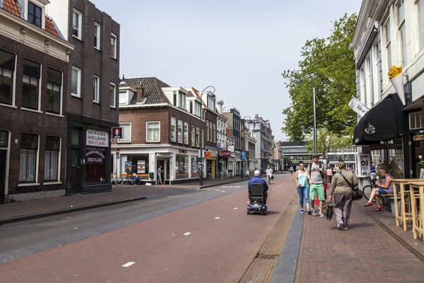 Haarlem, Pays-Bas, le 11 juillet 2014. Une vue urbaine typique avec — Photo