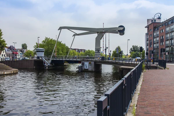 Haarlem, Nizozemsko, na 11 července 2014. typický městský pohled — Stock fotografie