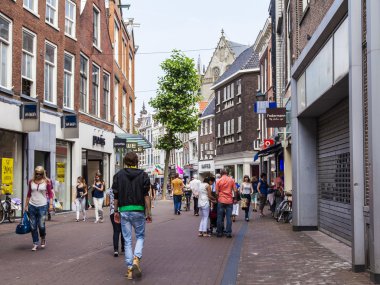 Haarlem, Hollanda-11 Temmuz 2014 tarihinde. eski binaları ile tipik bir kentsel görünümü