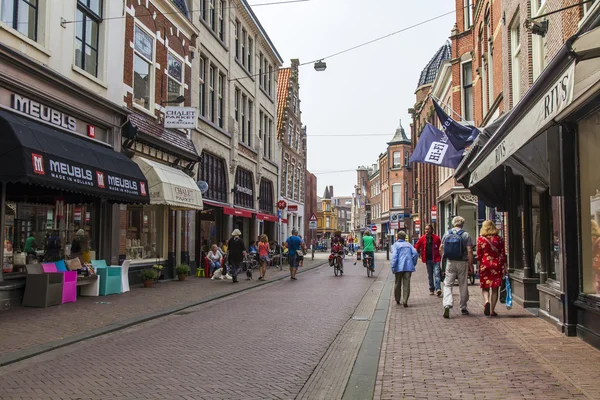 Haarlem, Nizozemsko, na 11 července 2014. typický městský pohled — Stock fotografie