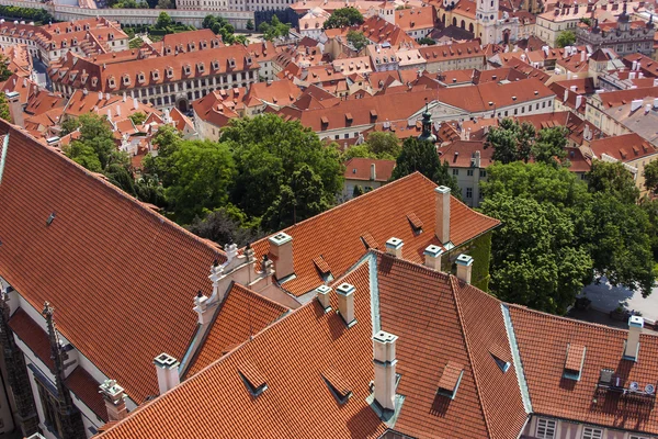 Praag, Tsjechische Republiek, op 10 juli 2010. uitzicht over de stad van een enquête-platform — Stockfoto