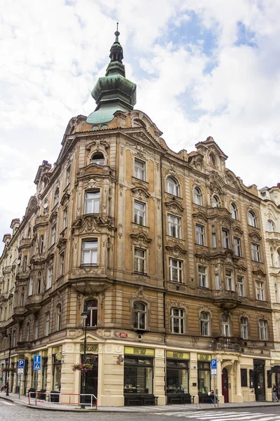 Praag, Tsjechische Republiek, op 10 juli 2010. uitzicht over de stad — Stockfoto