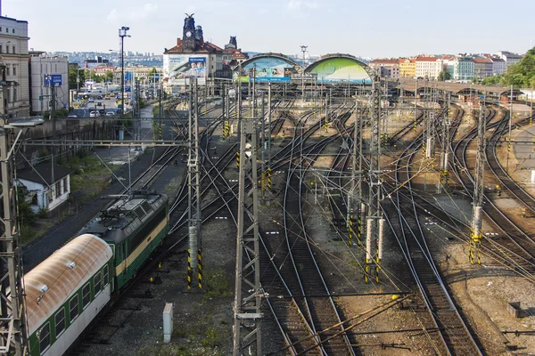 Prag, Tschechische Republik, am 5. Juli 2010. Gleise in der Nähe des Hauptbahnhofs — Stockfoto