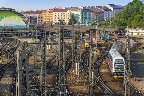 Praga, República Checa, el 5 de julio de 2010. Pistas cerca de la estación principal — Foto de Stock