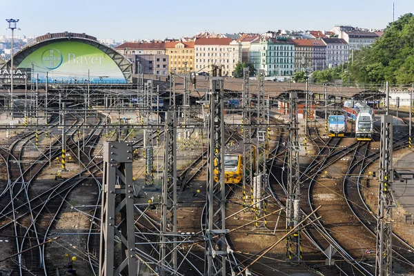 Praga, República Checa, em 5 de julho de 2010. Faixas perto da estação principal — Fotografia de Stock