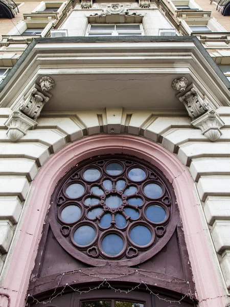 Moscou, Rússia, em 9 de setembro de 2014. Detalhes arquitetônicos típicos de casas antigas de Moscou — Fotografia de Stock