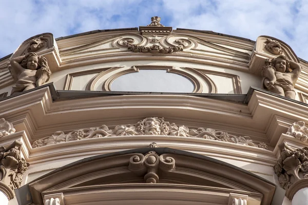 Moscou, Rússia, em 9 de setembro de 2014. Detalhes arquitetônicos típicos de casas antigas de Moscou — Fotografia de Stock