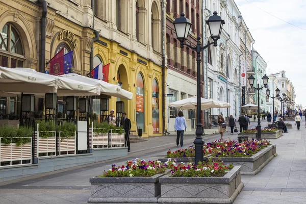 Moscow, Russia, on September 9, 2014. Foot zone in the downtown. Kuznetsky Bridge Street — Stock Photo, Image