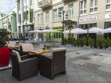 Moscow, Rusya Federasyonu, 9 Eylül 2014 tarihinde. Şehir merkezindeki yaya bölgesi. Kuznetsky bridge street