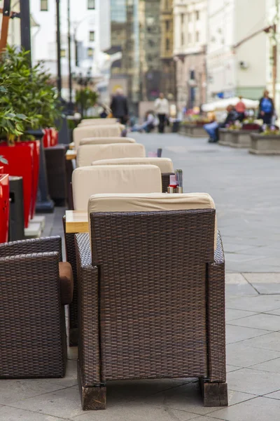 Moscow, Rusya Federasyonu, 9 Eylül 2014 tarihinde. Şehir merkezindeki yaya bölgesi. Kuznetsky bridge street — Stok fotoğraf