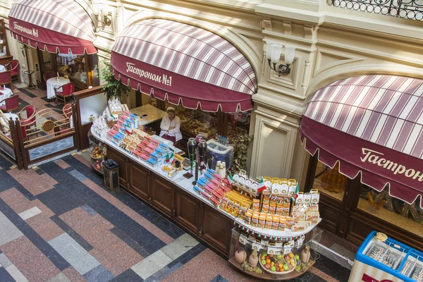 Moscú, Rusia, 9 de septiembre de 2014. Interior de un piso comercial de la tienda GUM —  Fotos de Stock