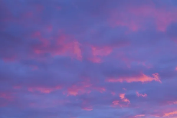 O céu com nuvens ao pôr do sol — Fotografia de Stock