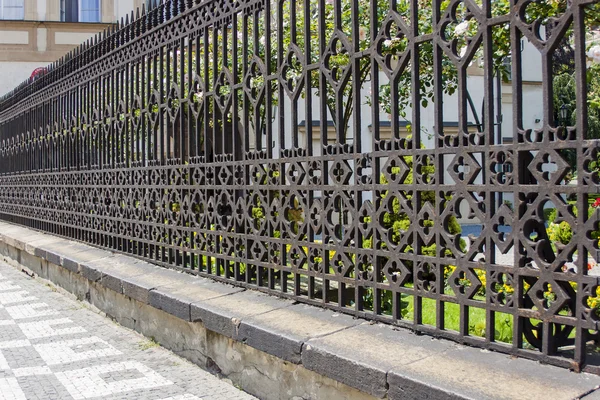 Prague, Tsjechië. oude decoratieve lattice — Stockfoto