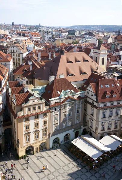 Praga, República Checa, el 10 de julio de 2010. Vista de la ciudad de una plataforma de encuestas — Foto de Stock