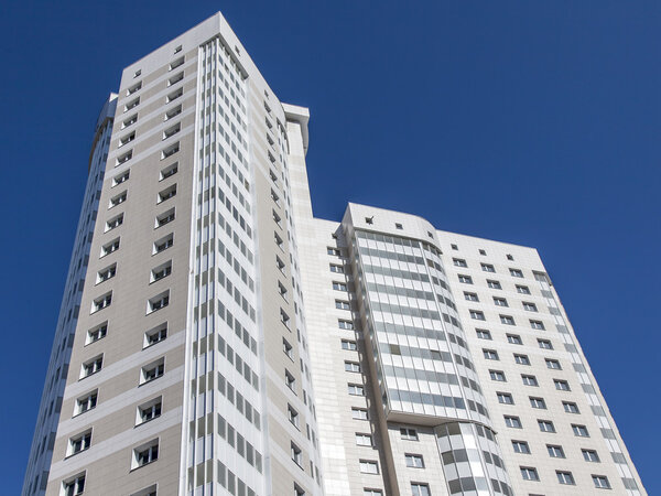 Пушкино, Россия, Архитектурное оформление современного дома вокруг массового жилищного массива
