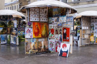 St. petersburg, Rusya Federasyonu-15 Ekim 2011 tarihinde. baskılar, Resimler ve Hatıra Eşyası sokak satışı