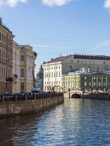 St. Petersburg, Russia, on October 28, 2011. Architectural complex of buildings of Moika River Embankment — Stock Photo, Image