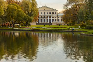 St. petersburg, Rusya Federasyonu-15 Ekim 2011 tarihinde. yusupov Bahçe - şehir manzaraları biri. sonbahar bakmak
