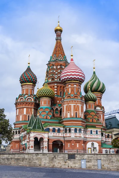 Moscow, Federacja Rosyjska, na 23 września 2014. Katedra św Bazylego (Katedra pokrovsky) na placu czerwonym — Stockfoto
