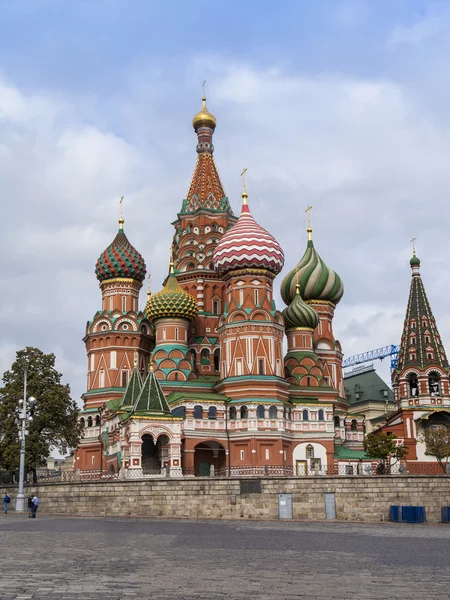 Moscow, Russia, on September 23, 2014. St. Basil's Cathedral (Pokrovsky Cathedral) on Red Square — Stock Photo, Image