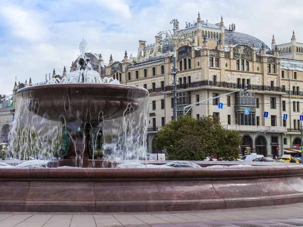 Mosca, Russia, il 23 settembre 2014. La fontana sulla Piazza del Teatro — Foto Stock