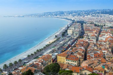 Nice, Fransa, 16 Ekim 2012 tarihinde. İngilizce mesire (promenade des anglais) ve plaj manzarası. Des anglais mesire güzel - Avrupa'nın en güzel ve bilinen bentleri biri