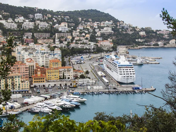 Nice, France, on October 16, 2012. View of city port and the house on the embankment from a high point — Stock Photo, Image