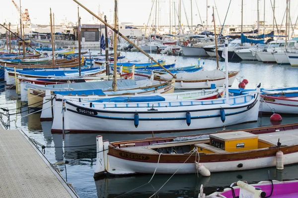 Nice, Frankreich, am 16. Oktober 2012. Blick auf den Stadthafen — Stockfoto