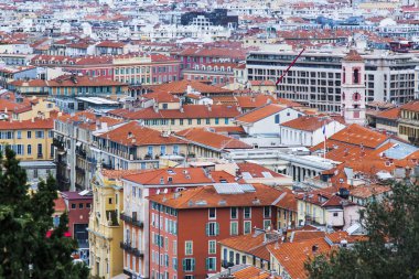 Nice, Fransa, 16 Ekim 2012 tarihinde. yüksek noktası şehir görüntüsü. eski şehrin kırmızı çatılar