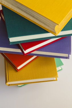 Vintage kaba kazık kitap çok renkli kapakları