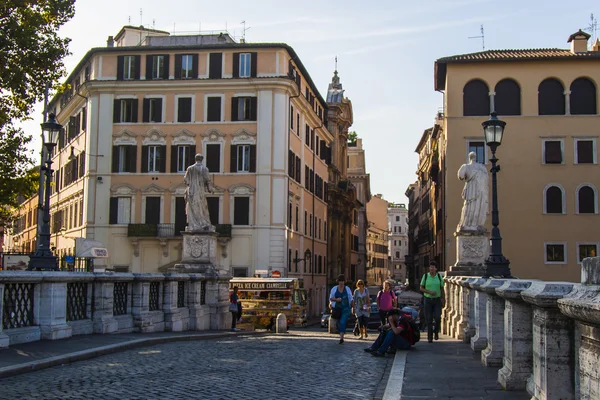 Roma, Itália, em 10 de outubro de 2012. Vista urbana típica — Fotografia de Stock
