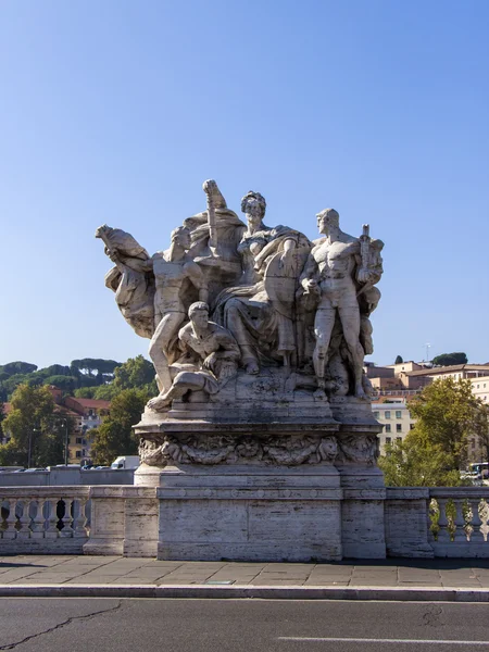 Roma, Italia, 10 de octubre de 2012. Una antigua escultura en un entorno urbano — Foto de Stock