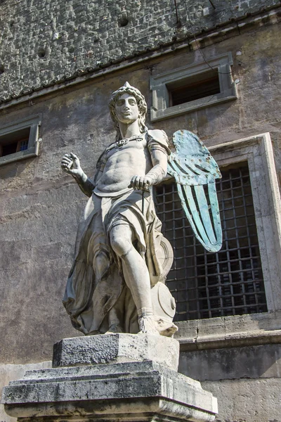 Рим, Италия, 10 октября 2012 года. Фигура Ангела в замке Святого Ангела — стоковое фото