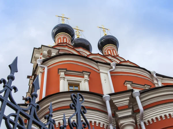 Moskau, russland, am 14. oktober 2014. architektonische details des orthodoxen tempels — Stockfoto