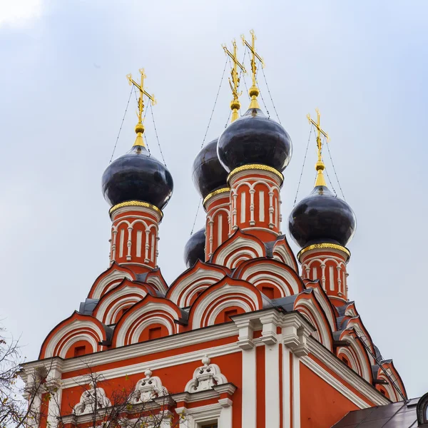 Moskau, russland, am 14. oktober 2014. architektonische details des orthodoxen tempels — Stockfoto