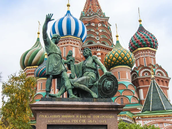 Moscow, Russia, on October 14, 2014. A monument to national heroes Minin and Pozharsky on Red Square — Stock Photo, Image