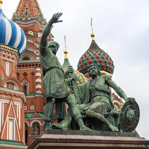 Moscow, Russia, on October 14, 2014. A monument to national heroes Minin and Pozharsky on Red Square — Stock Photo, Image