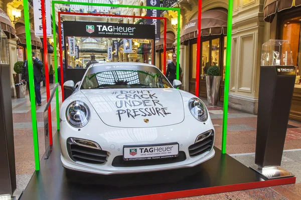 Moscou, Russie, le 14 octobre 2014. La belle voiture lors d'une exposition dans la boutique GUM — Photo