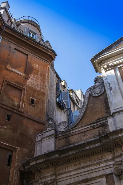 Rome, Italie, le 10 octobre 2012. Détails architecturaux de vieilles maisons — Photo