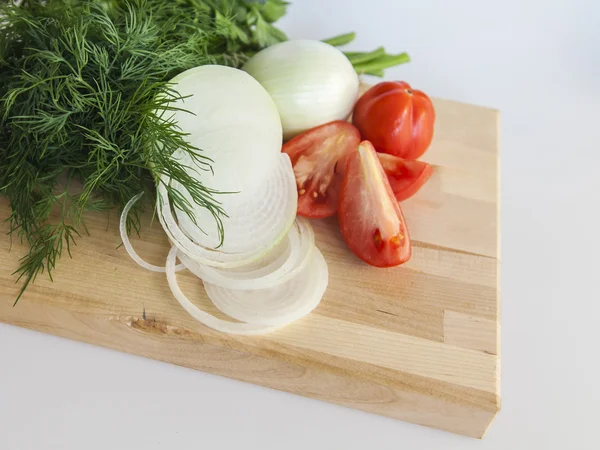 Tomate, oignon et légumes verts pour salade — Photo