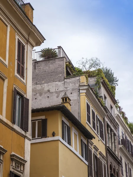 Roma, Itália, em 10 de outubro de 2012. Detalhes arquitetônicos de casas antigas — Fotografia de Stock