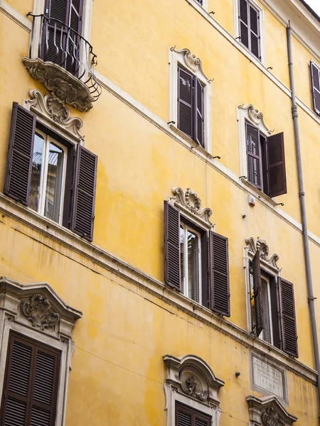 Roma, Italia, 10 de octubre de 2013. Detalles arquitectónicos de casas antiguas — Foto de Stock