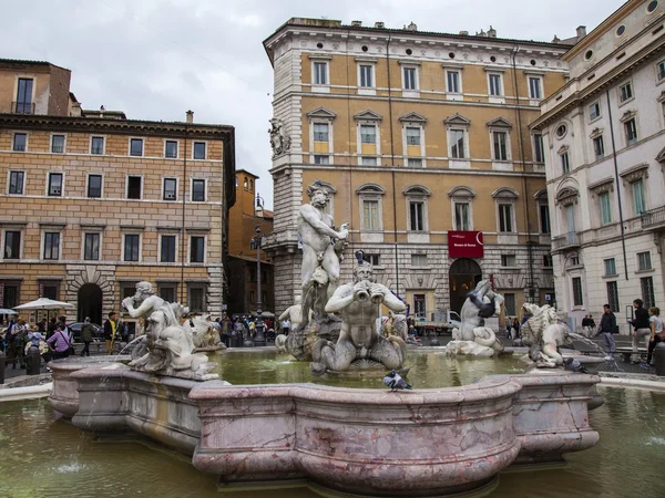 罗马，意大利，在 2013 年 10 月 10 日。Navon 广场上喷泉 — 图库照片