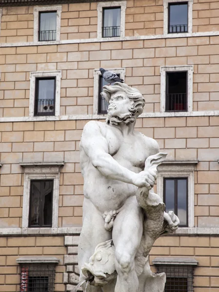 Rom, Italien, den 10 oktober 2013. En forntida skulptur i stadsmiljö — Stockfoto
