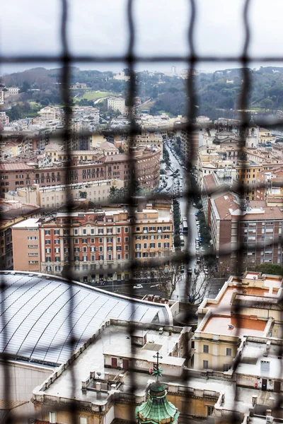 Roma, Italia, il 22 febbraio 2010. Veduta della città da una piattaforma di rilevamento della Cattedrale di San Pietro — Foto Stock